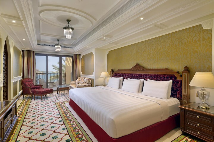 Room 37 of 200