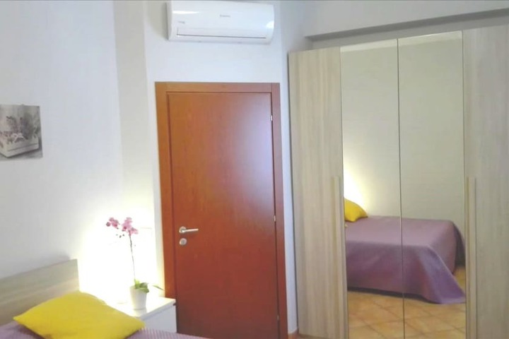 Room 4 of 7