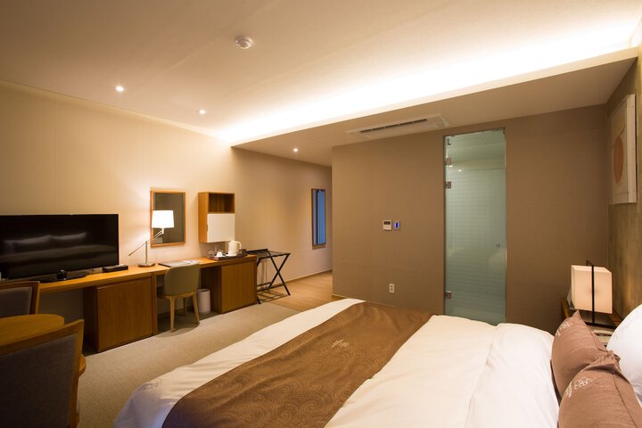 Room 35 of 145