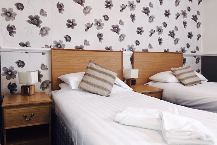 Room 13 of 38