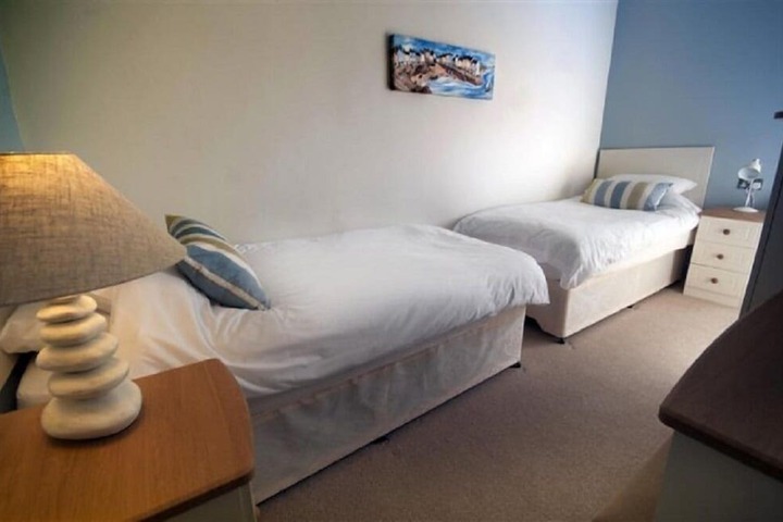 Room 10 of 22