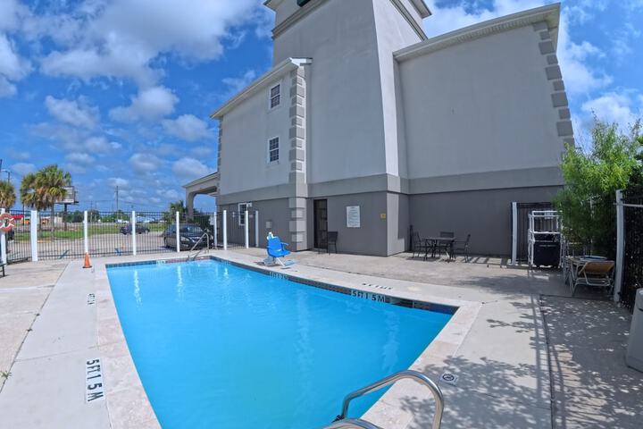 Pool 82 of 94