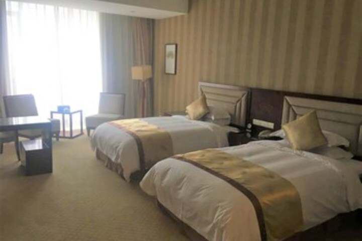 Room 9 of 16