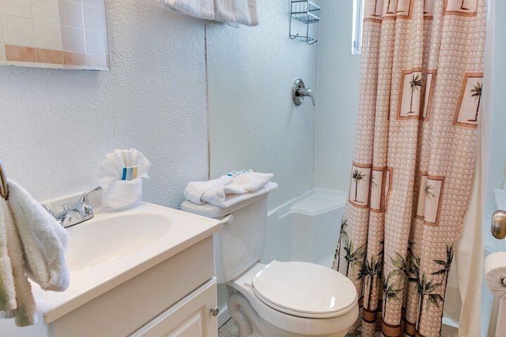 Snowbird Landing 1 Bedroom, Pet Friendly, Sleeps 3 in Fort Myers Beach, FL