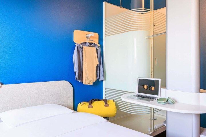 Room 4 of 31