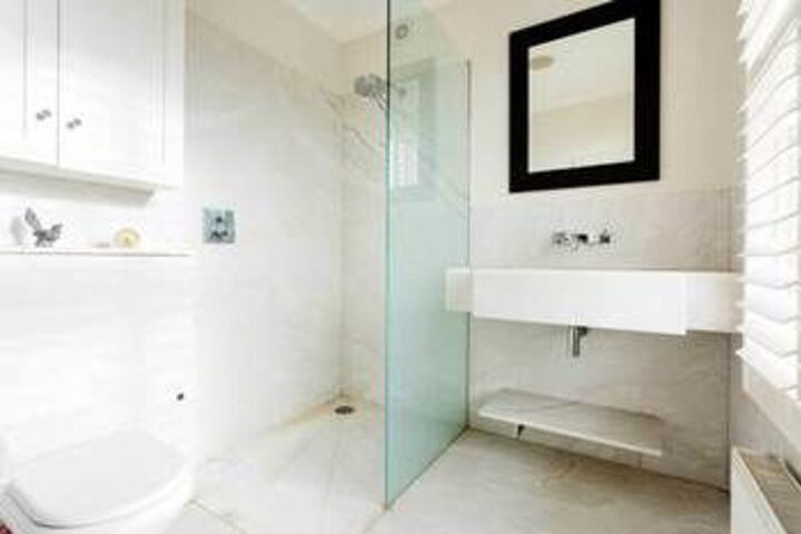 Room 3 of 28