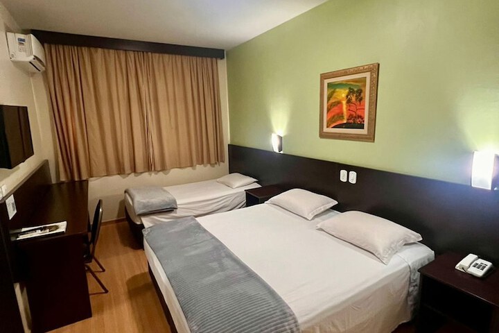 Room 12 of 34