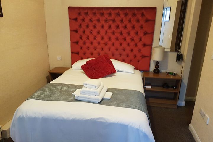 Room 4 of 37