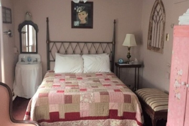 Room 4 of 23