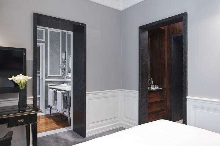 Room 78 of 221