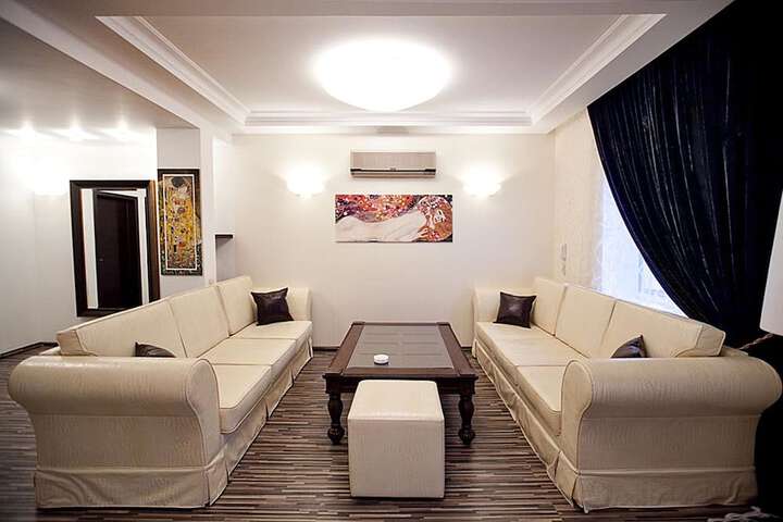 Room 33 of 61