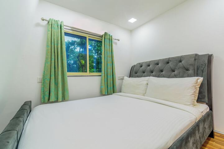Room 32 of 82