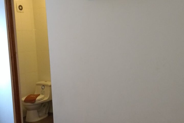 Room 32 of 42