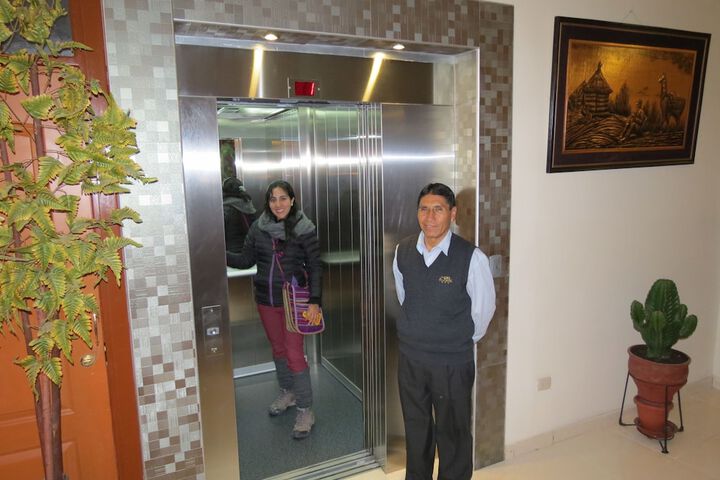 Ballroom/Hall 117 of 124