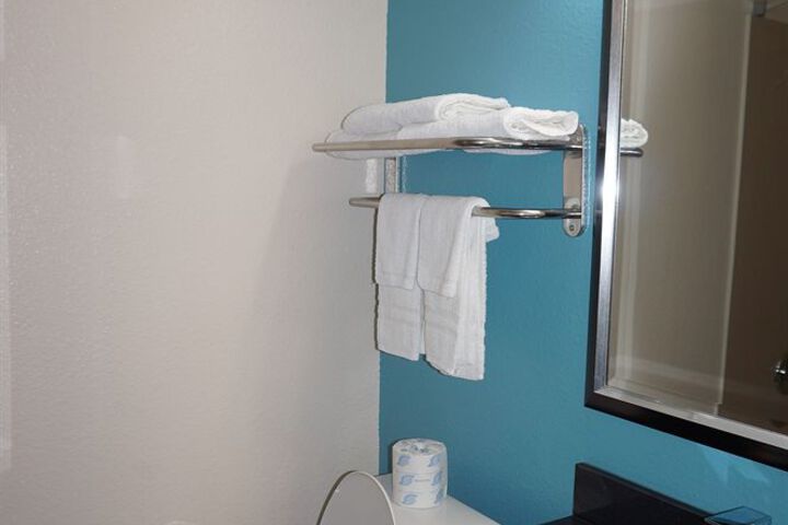 Room 19 of 38