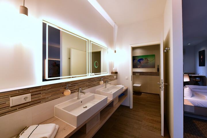 Room 44 of 60