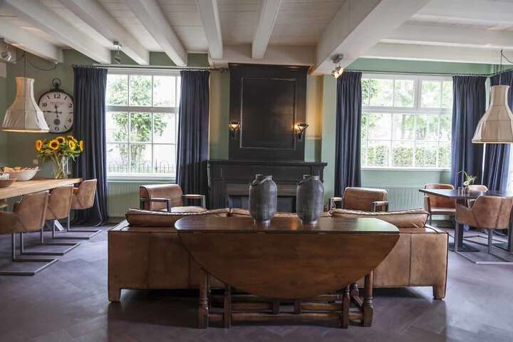 Lounge 60 of 110