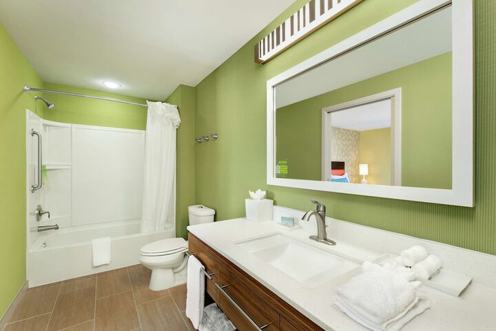 Room 17 of 28