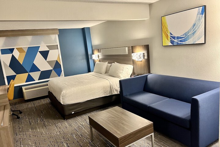 Standard King Bed Accessible (2 of 10)