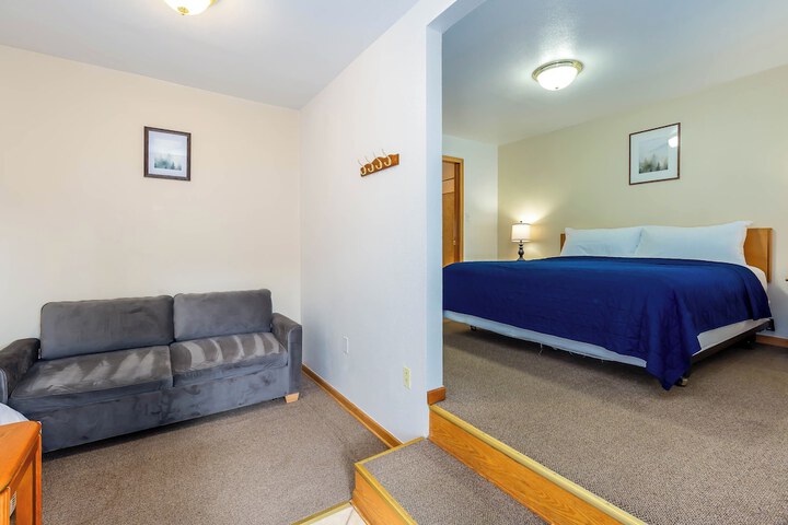 Room 4 of 30