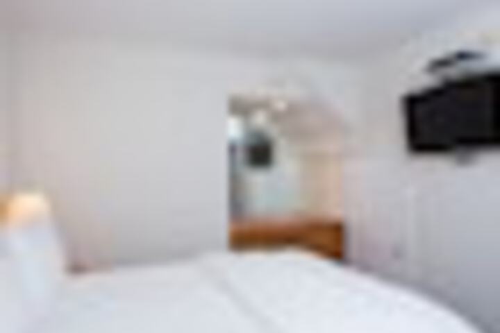 Room 89 of 984