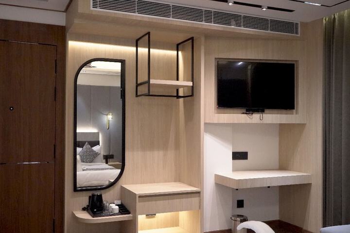 Room 4 of 28
