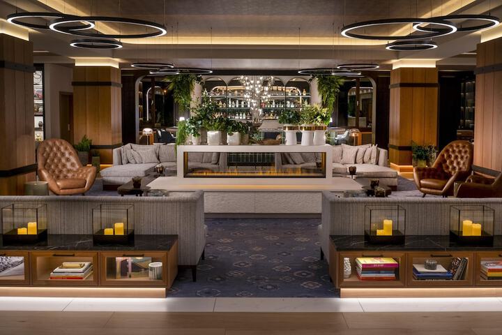 Entrance & Lobby