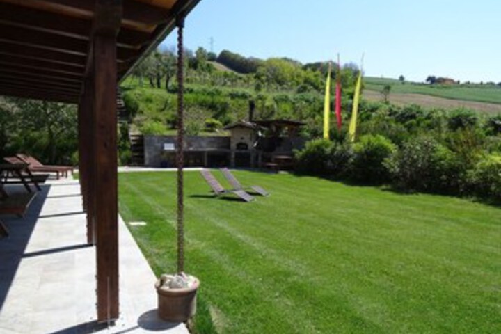 Hotel Exterior 12 of 28
