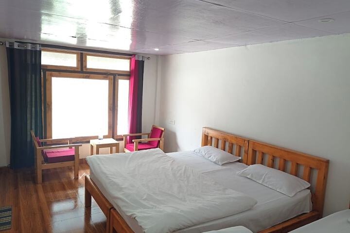 Room 2 of 10