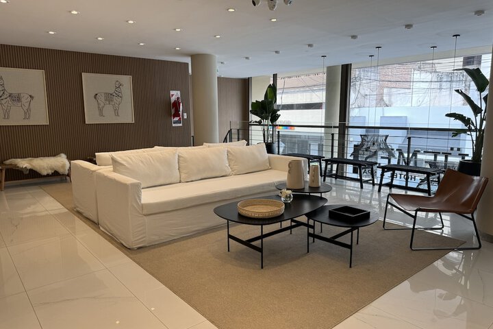 Entrance & Lobby