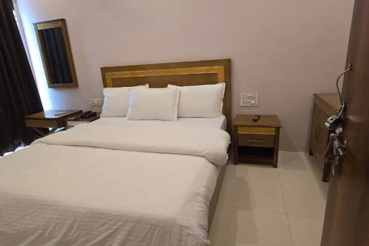 Room 6 of 40