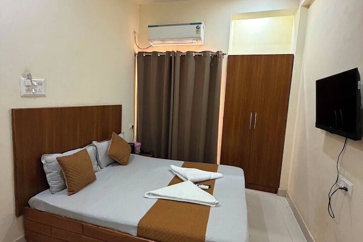 Room 7 of 14