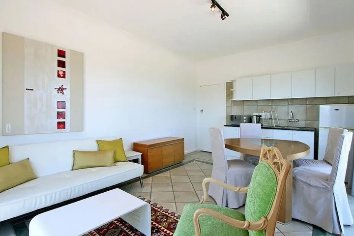 Room 4 of 9
