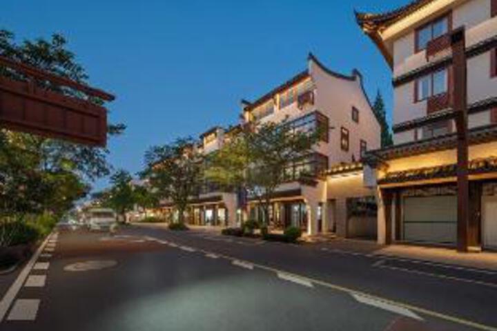 Wuzhen Jinye House