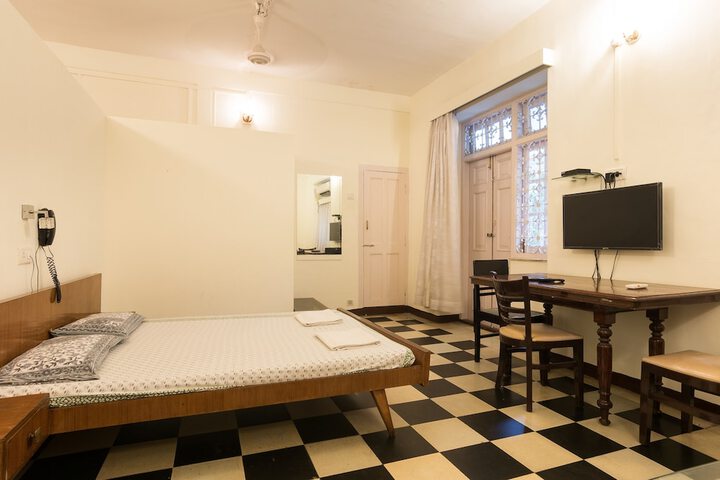 Room 4 of 26