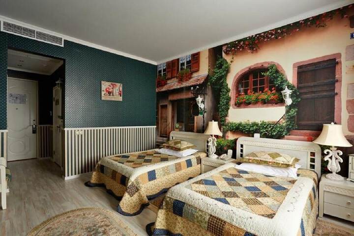 Room 43 of 91