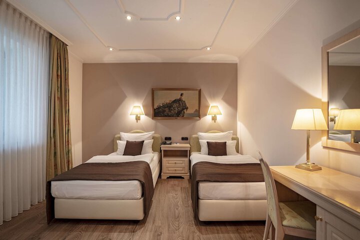 Room 4 of 40