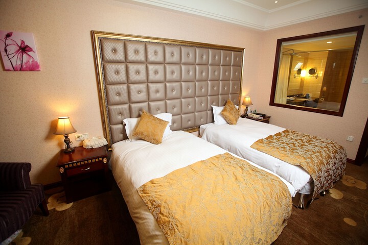 Room 13 of 48