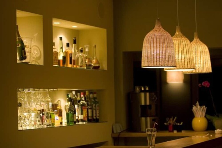 Lounge 74 of 102