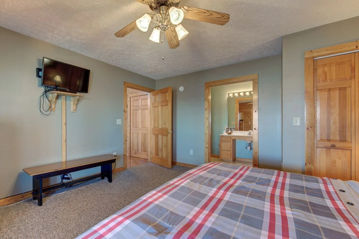 Room 2 of 20