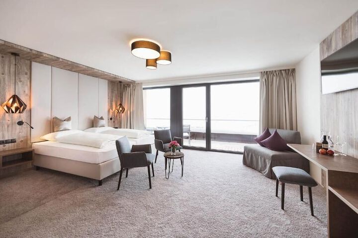 Room 16 of 76