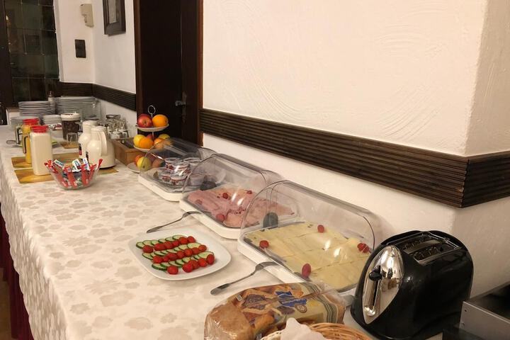 Dining 19 of 25