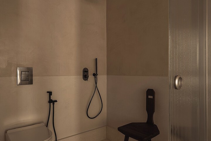 Room 42 of 79
