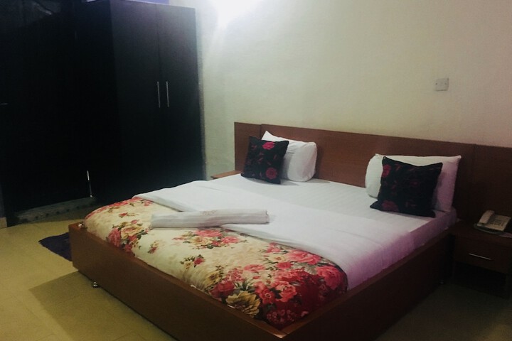 Room 7 of 30