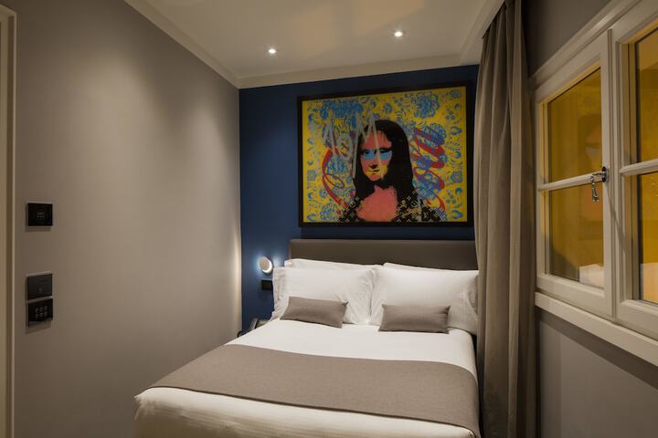 Room 6 of 50