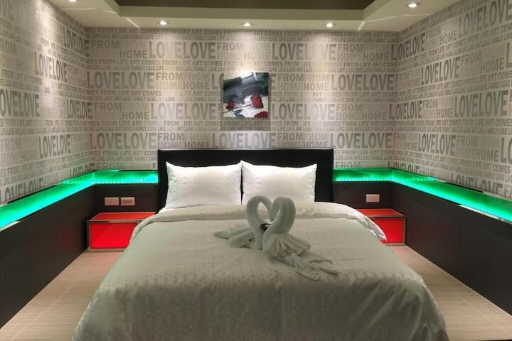 Room 33 of 61