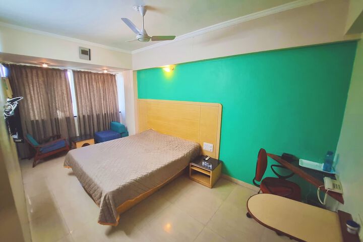 Room 16 of 40