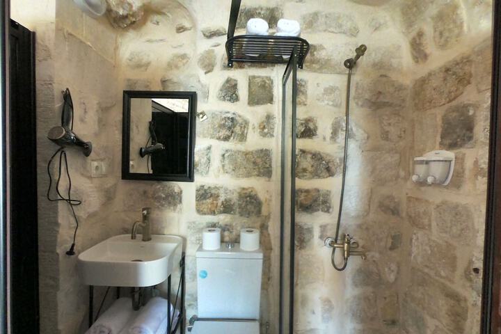Room 14 of 20