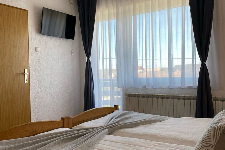 Room 5 of 24
