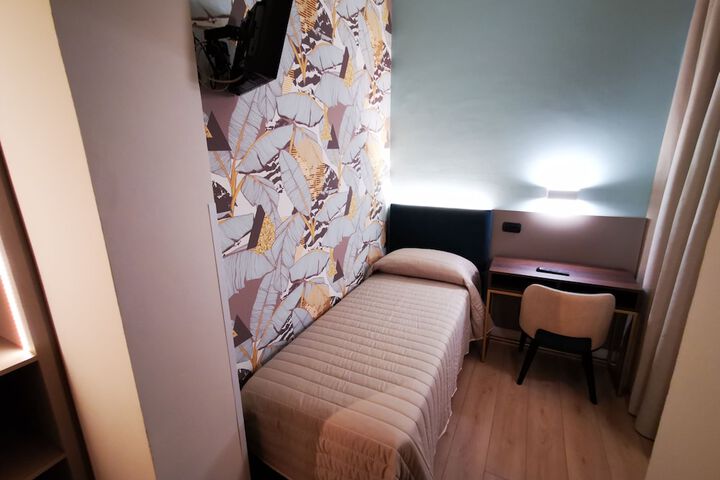 Room 4 of 30